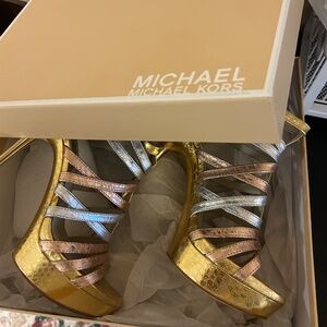 MICHAEL KORS MADDIE PLATFORM SHOES SIZE 7 1.2 M